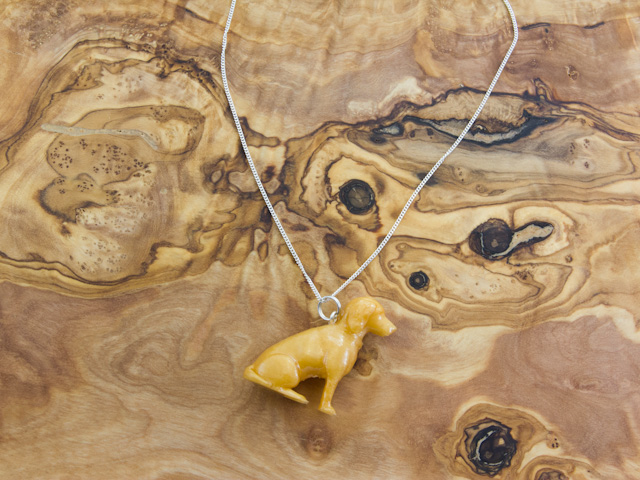 Cocker spaniel necklace in gold