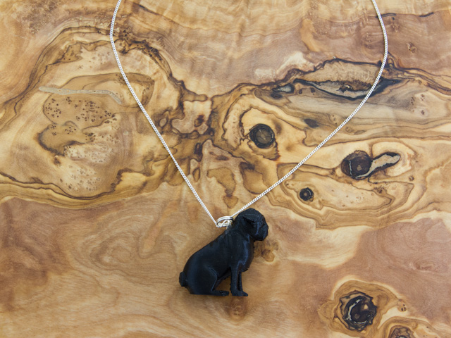 Pug necklace in black